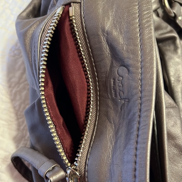 Like New Coach Leather bag in lux Silver / grey has removable strap - Picture 4 of 9